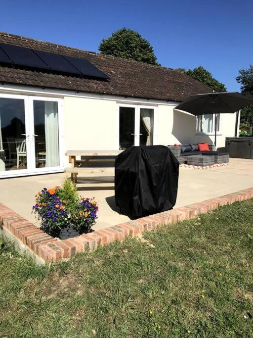 Lovely Two Bedroom Bungalow With Hot Tub เยโอวิล ภายนอก รูปภาพ