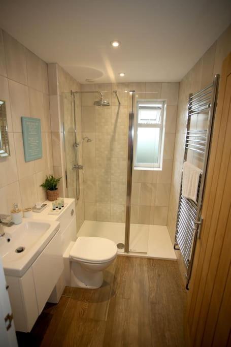 Lovely Two Bedroom Bungalow With Hot Tub เยโอวิล ภายนอก รูปภาพ