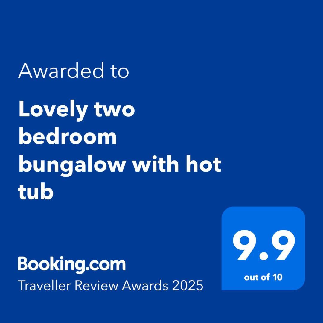 Lovely Two Bedroom Bungalow With Hot Tub เยโอวิล ภายนอก รูปภาพ